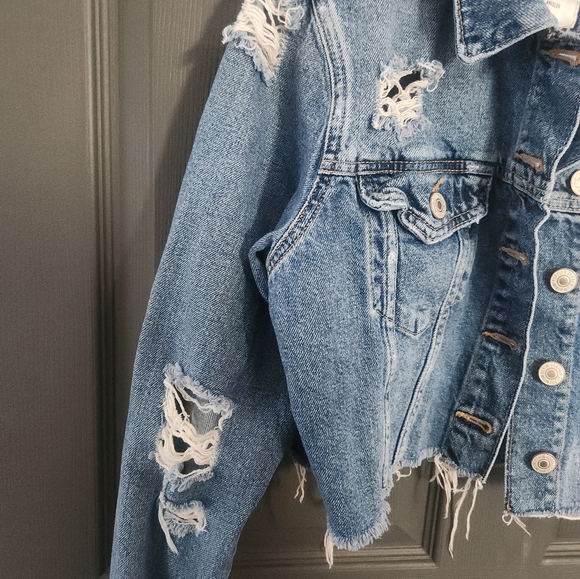 Forever 21 Cropped Jean Jacket size M - Picture 6 of 9